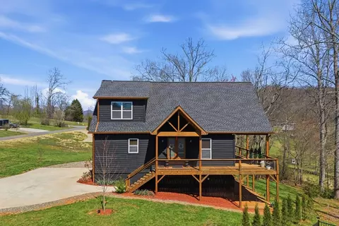 784 Sneaking Creek Dr, Hayesville, NC 28904