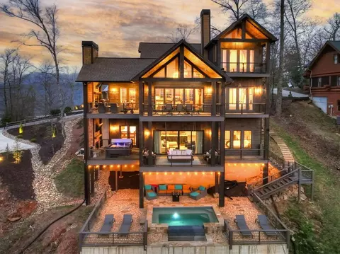 472 Overlook Dr, Blue Ridge, GA 30513