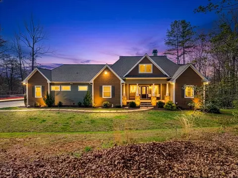 193 Mountain Harbour Dr, Hayesville, NC 28904