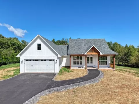 124 Meadow Brooke Ln, Young Harris, GA 30582