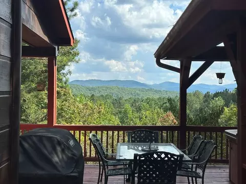 603 Redberry Ridge Rd, Blue Ridge, GA 30513