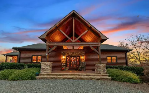 9 Kensington Dr, Mineral Bluff, GA 30559