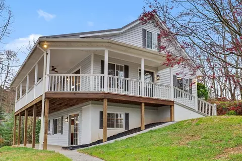 97 Kilmoore Ln, Hayesville, NC 28904