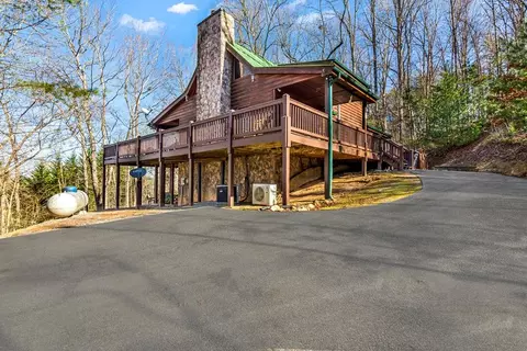 211 Highland Forest Dr, Morganton, GA 30560