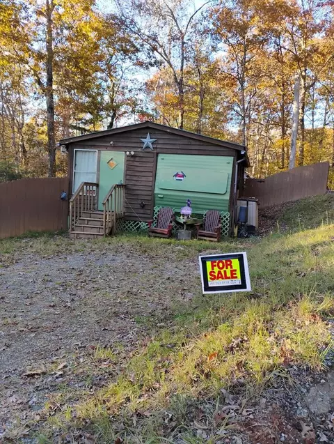 95 7th St, Ellijay, GA 30540