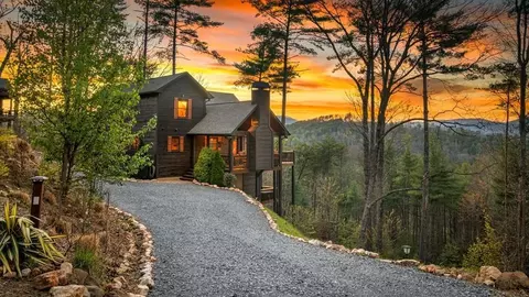 267 Oasis Dr, Blue Ridge, GA 30513