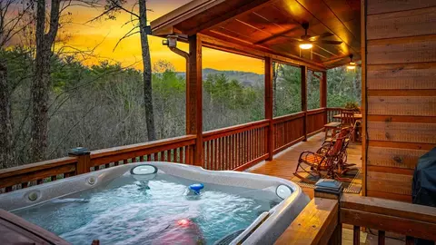 9 Dean Ct, Blue Ridge, GA 30513