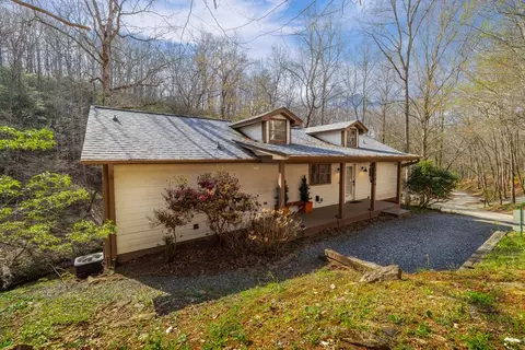 1396 Cherokee Trl, Young Harris, GA 30582