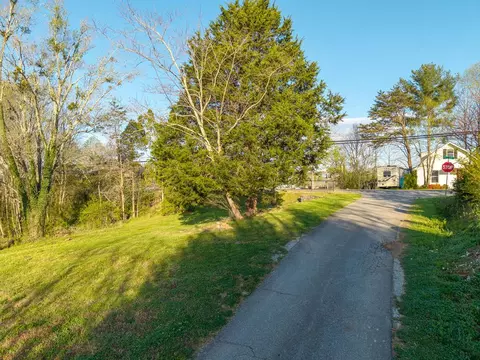 291 E Second St, Blue Ridge, GA 30513 photo 2