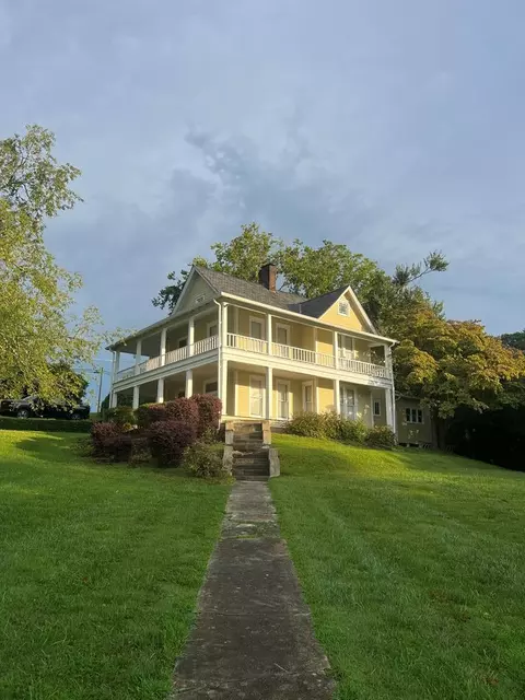 190 Mckinney St, Blue Ridge, GA 30513