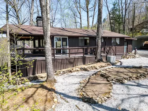 439 Granny Squirrel Dr, Andrews, NC 28901