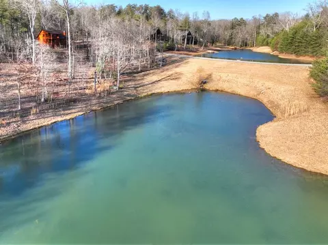 17 Dial Mountain Dr, Blue Ridge, GA 30513