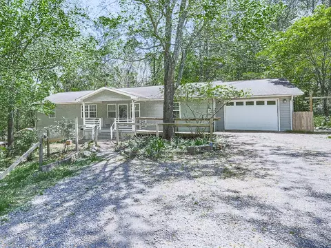 424 Shamrock Dr, Dalton, GA 30721