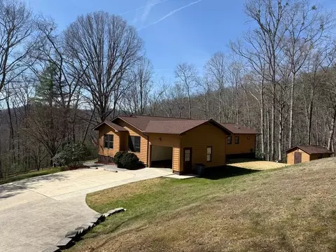 273 Cox Ln, Hayesville, NC 28904