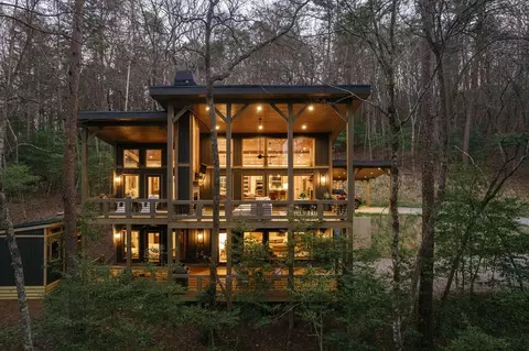 171 Huckleberry Ln, Mineral Bluff, GA 30559