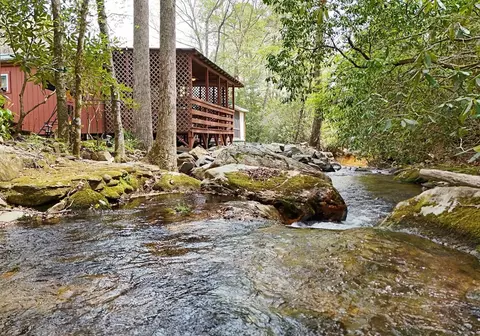 1091 Creekside Dr, Hiawassee, GA 30546