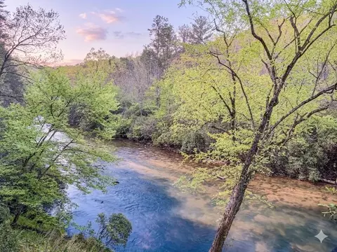 80 River Bend Cir, Ellijay, GA 30536
