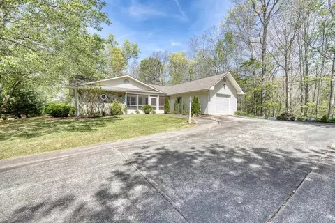 27 E Dogwood Ln, Blue Ridge, GA 30513