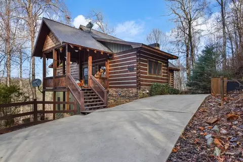 401 Dancing Leaves Trl, Blue Ridge, GA 30513