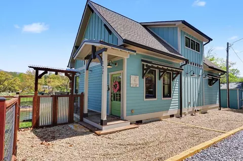 137 Kilmoore Ln, Hayesville, NC 28904
