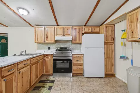 Kitchen - 20 Bates Creek Rd, Murphy, NC 28906 photo 2 of 2