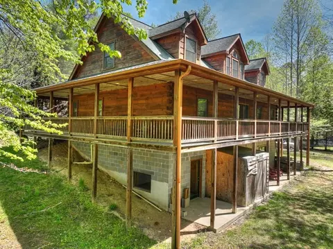 76 E Bevan Ln, Blue Ridge, GA 30513