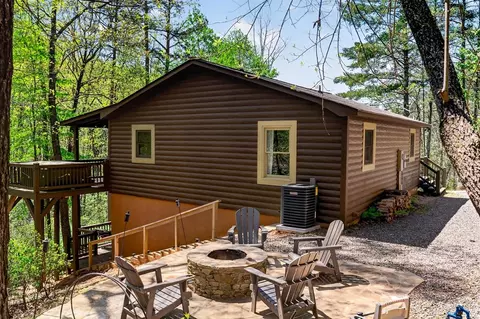 564 Weaver Creek Ln, Blue Ridge, GA 30513