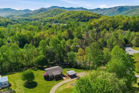 68 W Vineyard, Hayesville, NC 28904