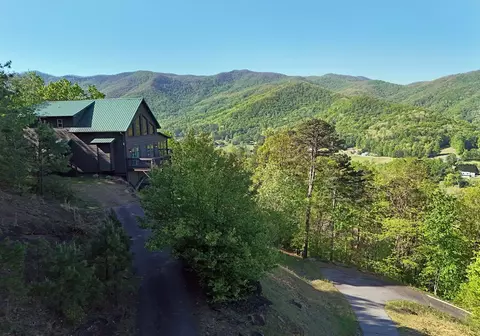 299 Bethabara Vw, Hayesville, NC 28904