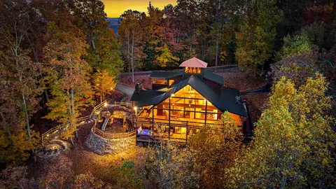 904 Raccoon Rd, Blue Ridge, GA 30513