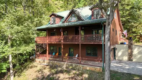3204 Creek View Rd, Hiawassee, GA 30546