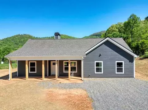 774 Bugscuffle Rd, Hiawassee, GA 30546
