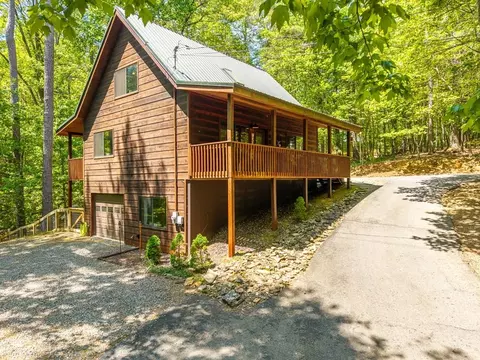 27 Bamby Ln, Ellijay, GA 30540