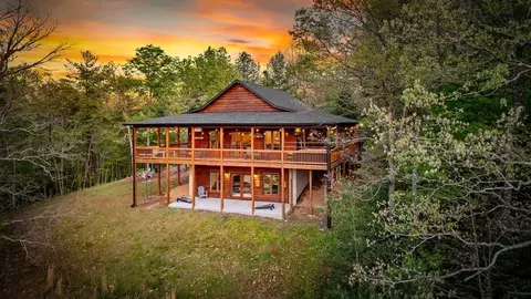 490 Walnut Hills Dr, Mineral Bluff, GA 30559