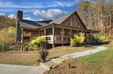 89 High Meadows Ct, Morganton, GA 30560