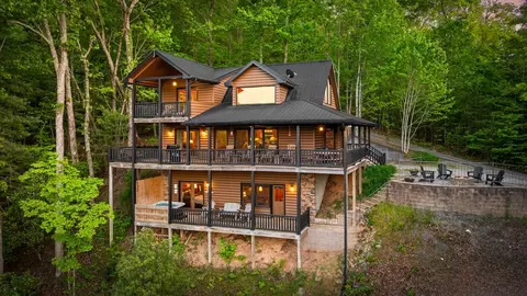 607 Rhonda Ln, Mineral Bluff, GA 30559