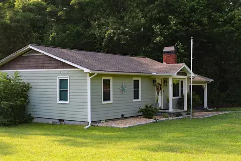 1243 Sycamore St, Young Harris, GA 30582