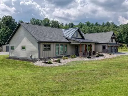 186 Rice Landing Ct, Hayesville, NC 28904