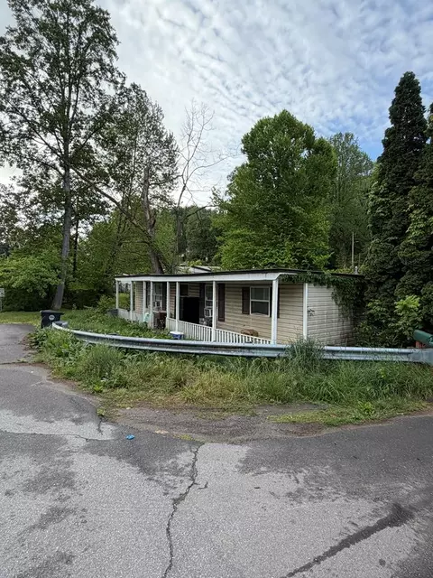 844 Hiwassee St, Murphy, NC 28906