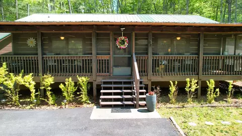 210 Shade Tree Ln, Mineral Bluff, GA 30559