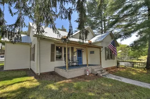 102 Riverview St, Copperhill, TN 37317