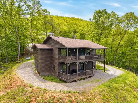 445 Tranquil Cv, Murphy, NC 28906