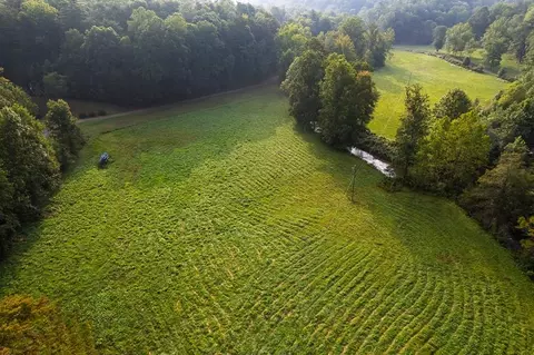 228 Holly Branch Dr, Ellijay, GA 30540