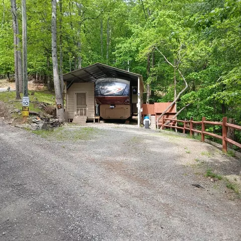 68 7th St, Ellijay, GA 30540