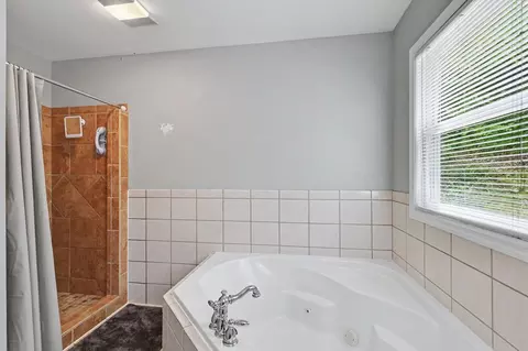 Bath - 522 Fred Amos Rd, Murphy, NC 28906 photo 2 of 5