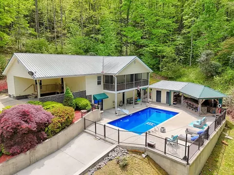 Exterior - 522 Fred Amos Rd, Murphy, NC 28906 photo 24 of 35