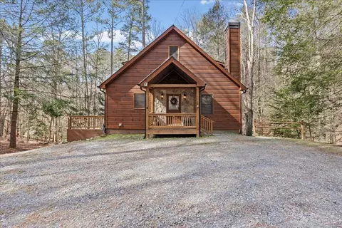61 Grove Ln, Ellijay, GA 30540