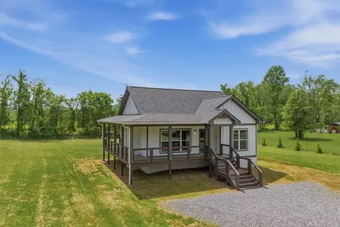 155 Waldorf Pl, Brasstown, NC 28902