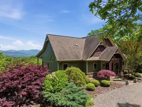 1065 Smokerise Dr, Hayesville, NC 28904