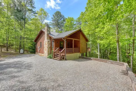 215 The Woods Rd, Mineral Bluff, GA 30559
